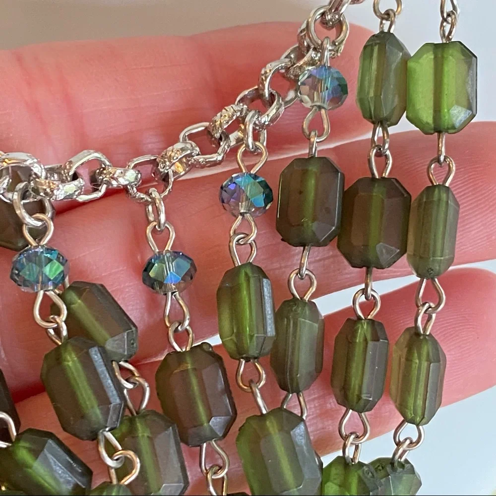 Gorgeous acrylic green & AB rhinestone Festooned chain Statement necklace. - Picture 9 of 12